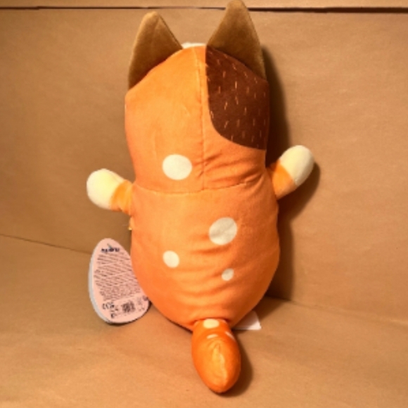Chilli - Bluey’s Mum HugMees Squishmallows - Picture 2 of 5